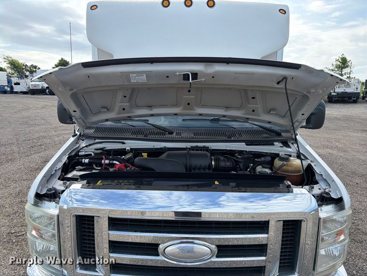 image for item EG9313 2014 Ford E450 Super Duty box truck