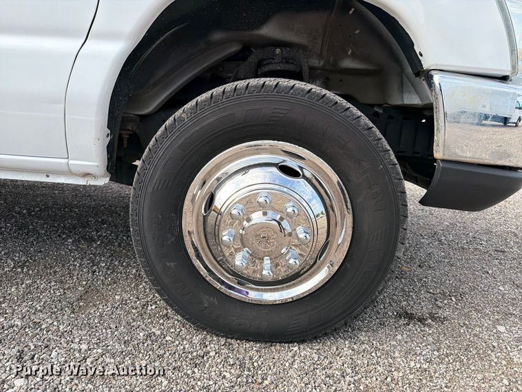 image for item EG9313 2014 Ford E450 Super Duty box truck