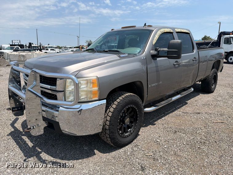 2008 Chevrolet Silverado 3500HD Crew Cab pickup truck