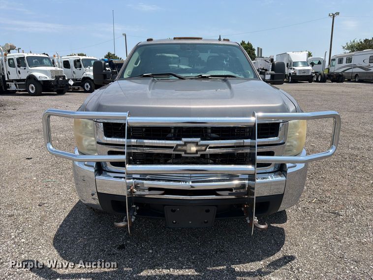 image for item EG9332 2008 Chevrolet Silverado 3500HD Crew Cab pickup truck