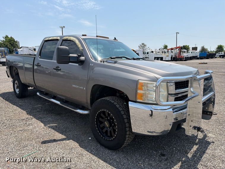 image for item EG9332 2008 Chevrolet Silverado 3500HD Crew Cab pickup truck