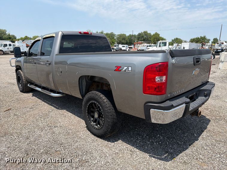 image for item EG9332 2008 Chevrolet Silverado 3500HD Crew Cab pickup truck