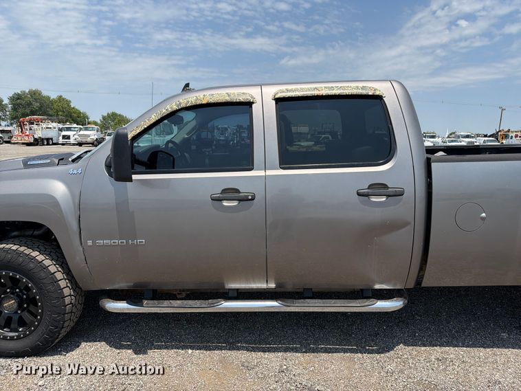 image for item EG9332 2008 Chevrolet Silverado 3500HD Crew Cab pickup truck