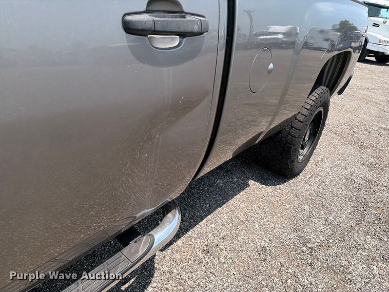 image for item EG9332 2008 Chevrolet Silverado 3500HD Crew Cab pickup truck