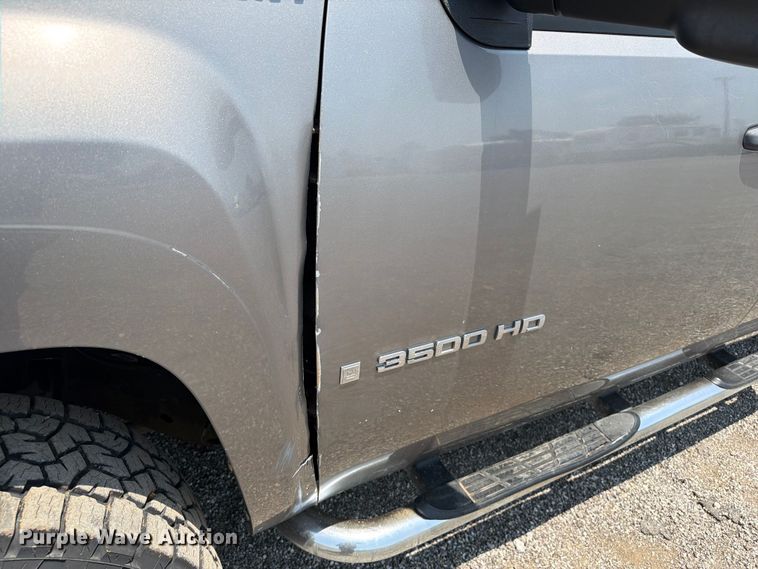 image for item EG9332 2008 Chevrolet Silverado 3500HD Crew Cab pickup truck