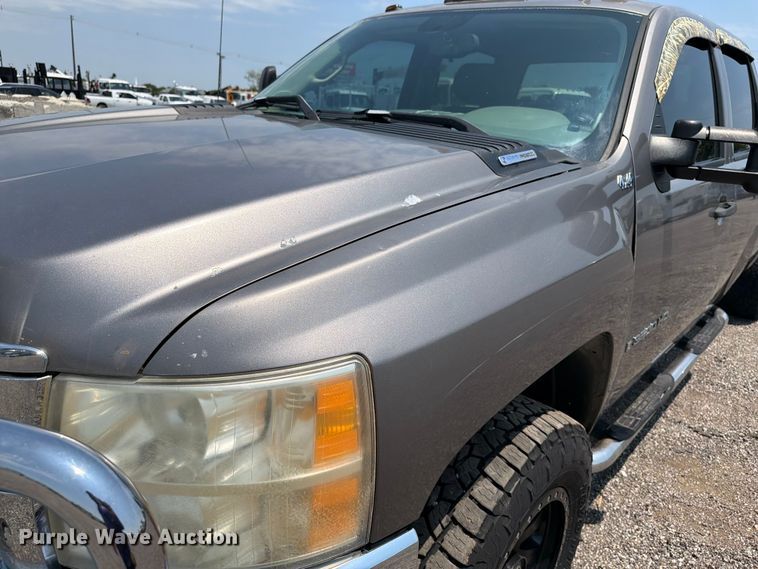 image for item EG9332 2008 Chevrolet Silverado 3500HD Crew Cab pickup truck