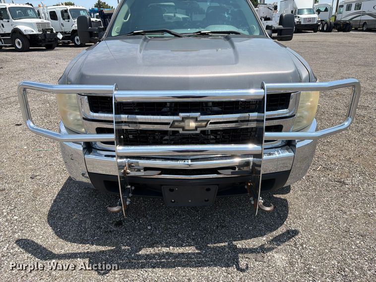 image for item EG9332 2008 Chevrolet Silverado 3500HD Crew Cab pickup truck