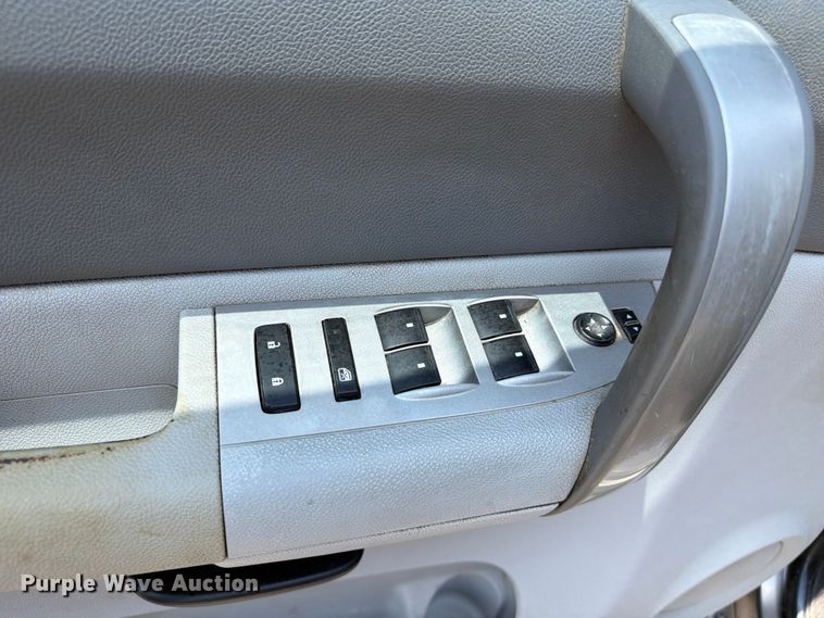 image for item EG9332 2008 Chevrolet Silverado 3500HD Crew Cab pickup truck