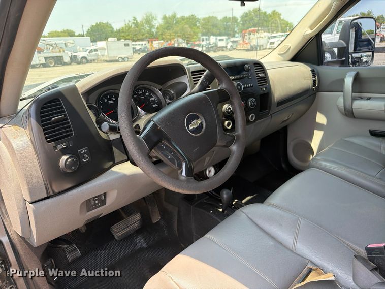 image for item EG9332 2008 Chevrolet Silverado 3500HD Crew Cab pickup truck