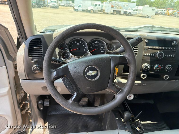 image for item EG9332 2008 Chevrolet Silverado 3500HD Crew Cab pickup truck