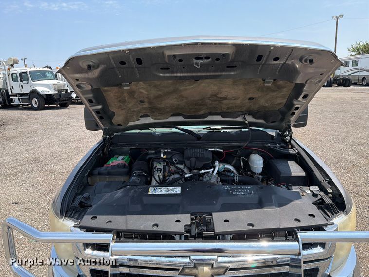 image for item EG9332 2008 Chevrolet Silverado 3500HD Crew Cab pickup truck
