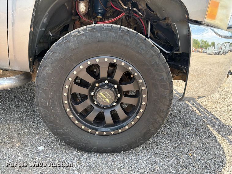 image for item EG9332 2008 Chevrolet Silverado 3500HD Crew Cab pickup truck