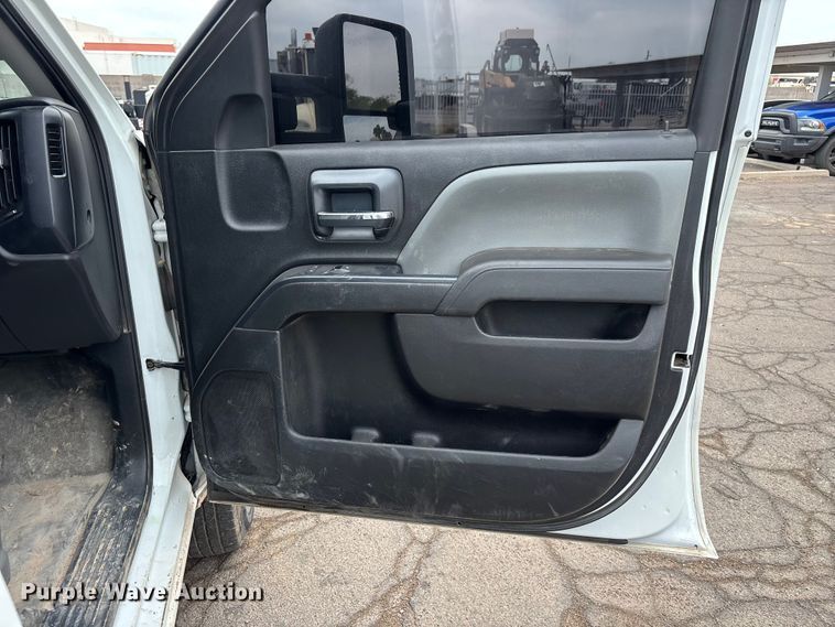 image for item EL2607 2019 Chevrolet Silverado 2500HD Ext. Cab pickup truck