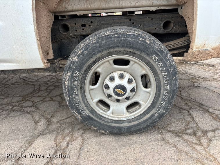 image for item EL2607 2019 Chevrolet Silverado 2500HD Ext. Cab pickup truck