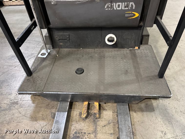 image for item EL2614 2016 Crown SP4020-30 order picker