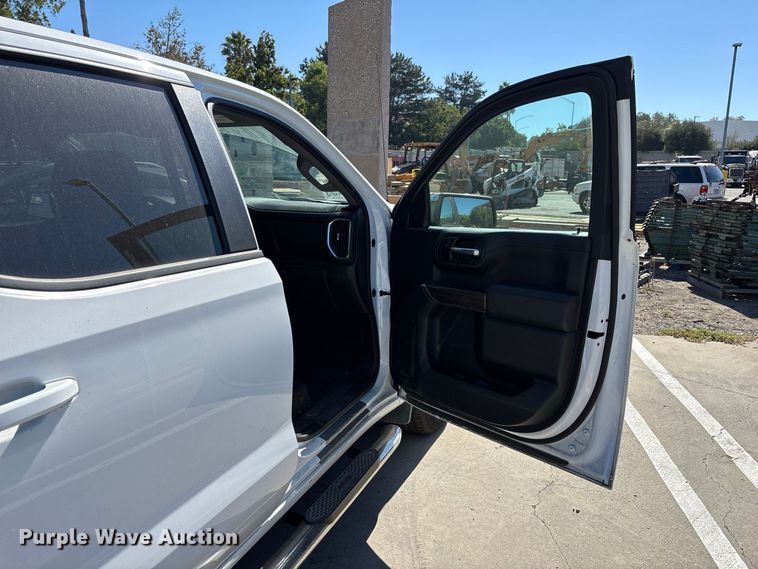 image for item EL2617 2020 Chevrolet Silverado 1500 Crew Cab pickup truck