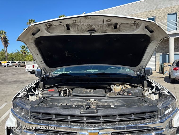 image for item EL2617 2020 Chevrolet Silverado 1500 Crew Cab pickup truck