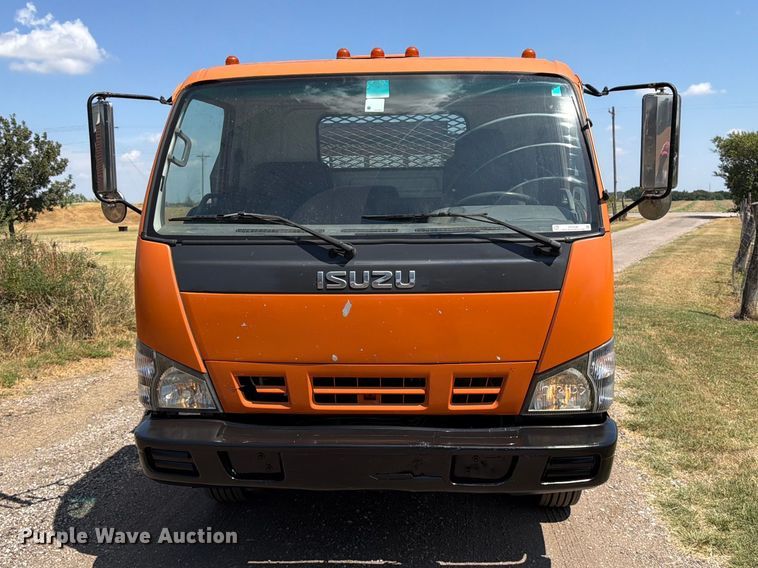 image for item EP7538 2007 Isuzu NQR flatbed truck