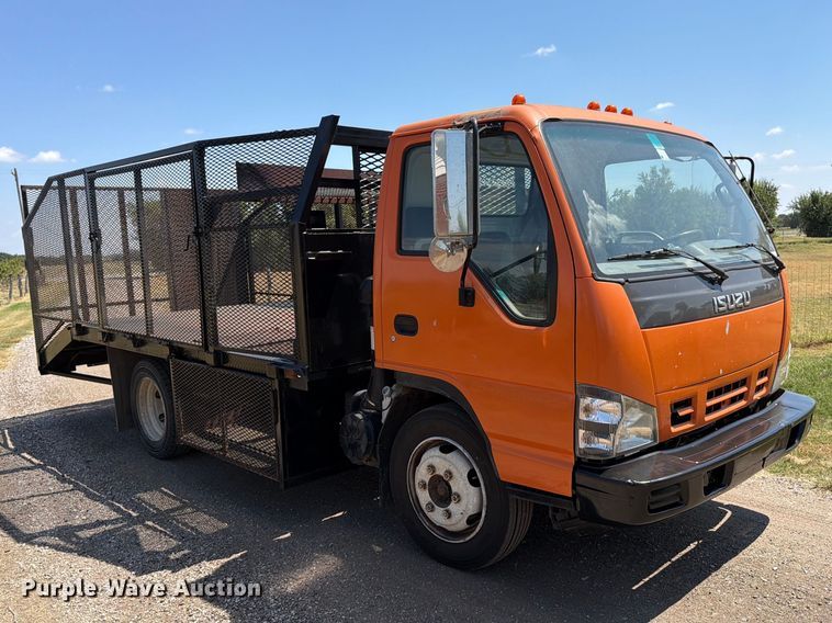 image for item EP7538 2007 Isuzu NQR flatbed truck