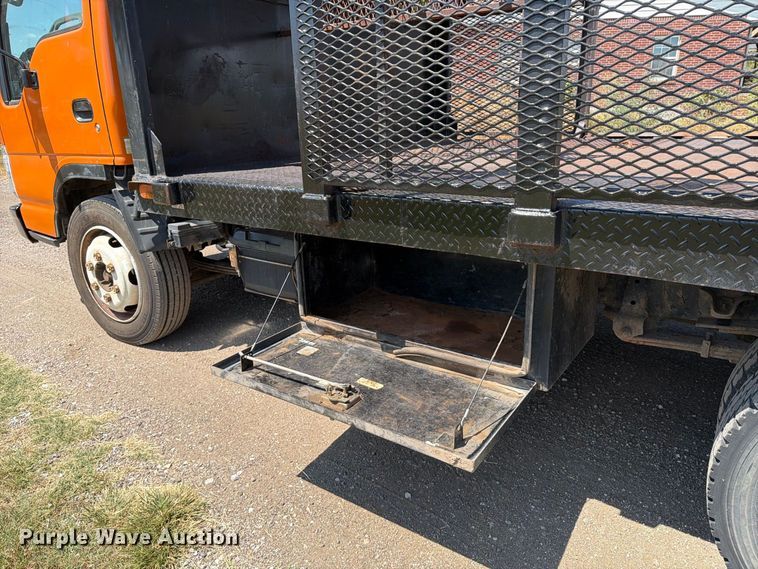 image for item EP7538 2007 Isuzu NQR flatbed truck