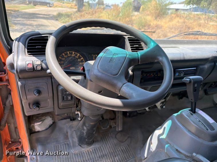 image for item EP7538 2007 Isuzu NQR flatbed truck