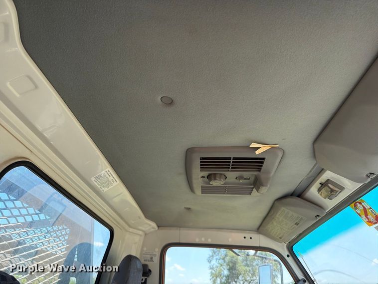image for item EP7538 2007 Isuzu NQR flatbed truck