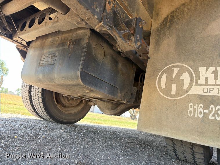 image for item EP7538 2007 Isuzu NQR flatbed truck