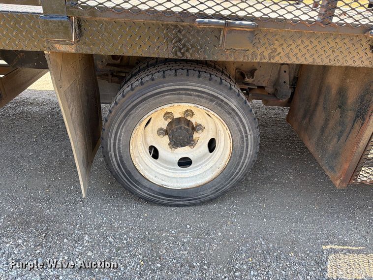 image for item EP7538 2007 Isuzu NQR flatbed truck