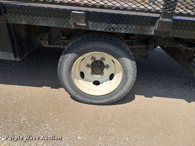 image for item EP7538 2007 Isuzu NQR flatbed truck