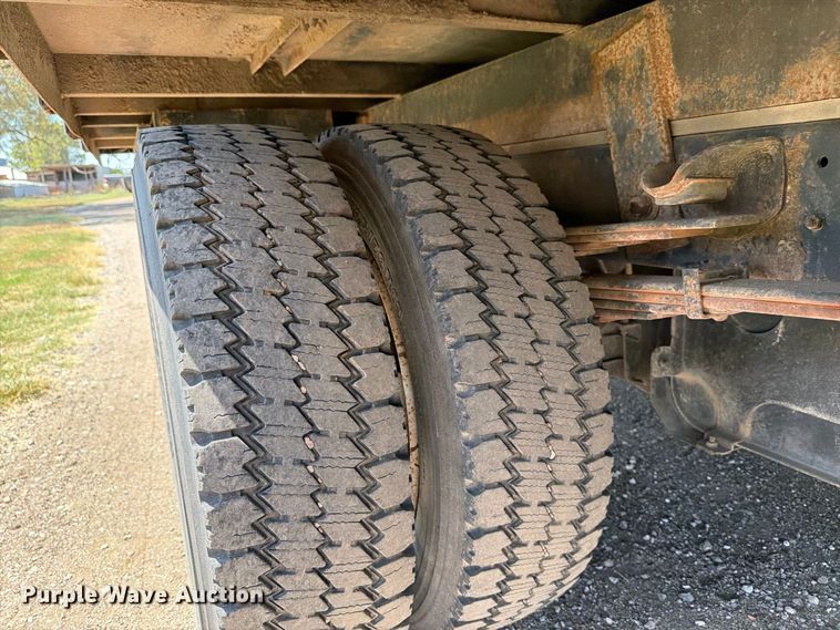 image for item EP7538 2007 Isuzu NQR flatbed truck