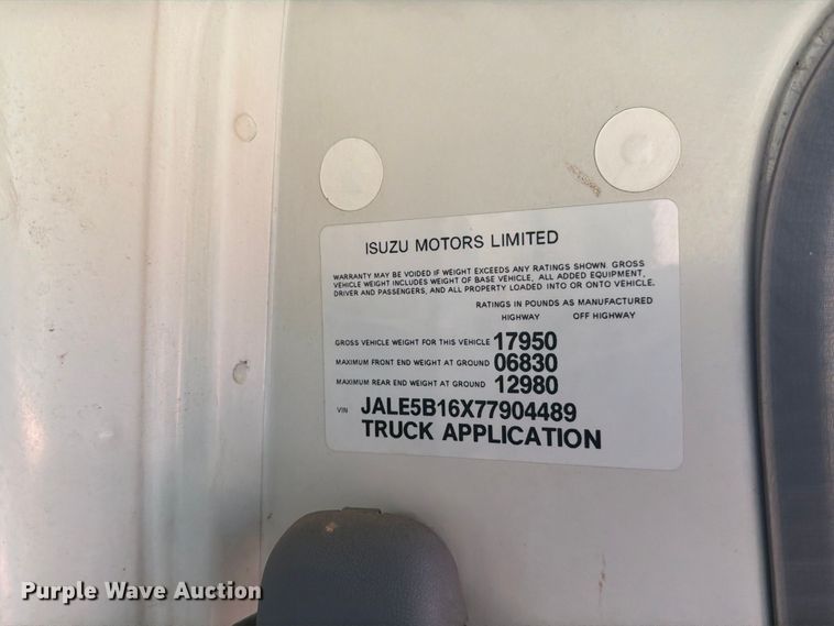 image for item EP7538 2007 Isuzu NQR flatbed truck