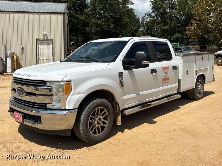 2017 Ford F250 Super Duty Crew Cab utility bed pickup truck