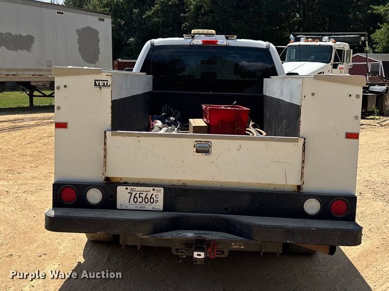 image for item ER3235 2017 Ford F250 Super Duty Crew Cab utility bed pickup truck