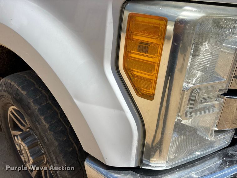 image for item ER3235 2017 Ford F250 Super Duty Crew Cab utility bed pickup truck