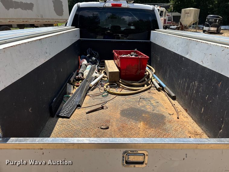 image for item ER3235 2017 Ford F250 Super Duty Crew Cab utility bed pickup truck