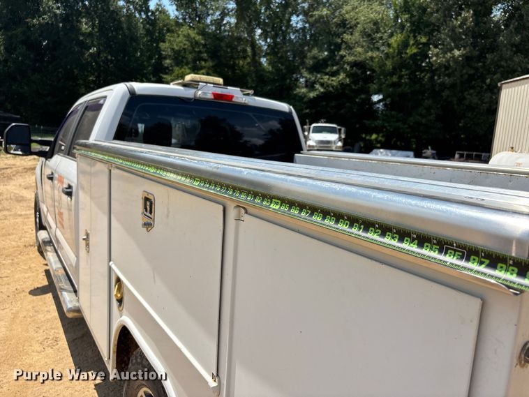 image for item ER3235 2017 Ford F250 Super Duty Crew Cab utility bed pickup truck