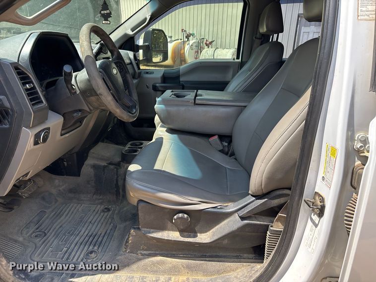 image for item ER3235 2017 Ford F250 Super Duty Crew Cab utility bed pickup truck