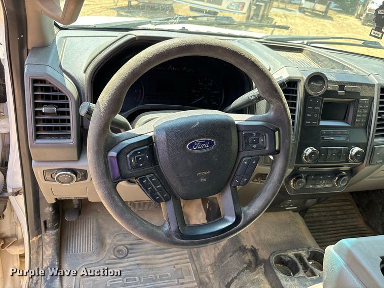 image for item ER3235 2017 Ford F250 Super Duty Crew Cab utility bed pickup truck