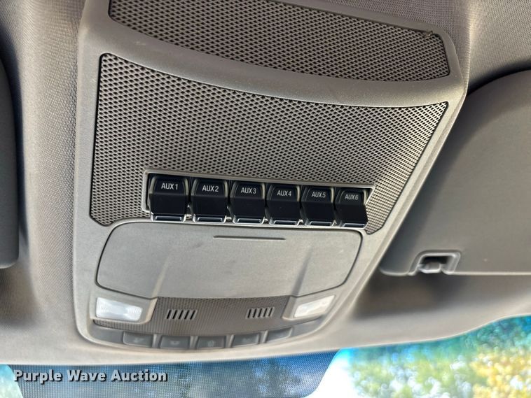 image for item ER3235 2017 Ford F250 Super Duty Crew Cab utility bed pickup truck