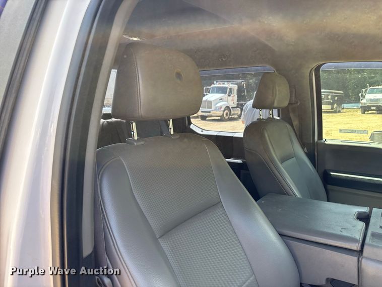 image for item ER3235 2017 Ford F250 Super Duty Crew Cab utility bed pickup truck