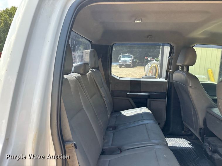 image for item ER3235 2017 Ford F250 Super Duty Crew Cab utility bed pickup truck