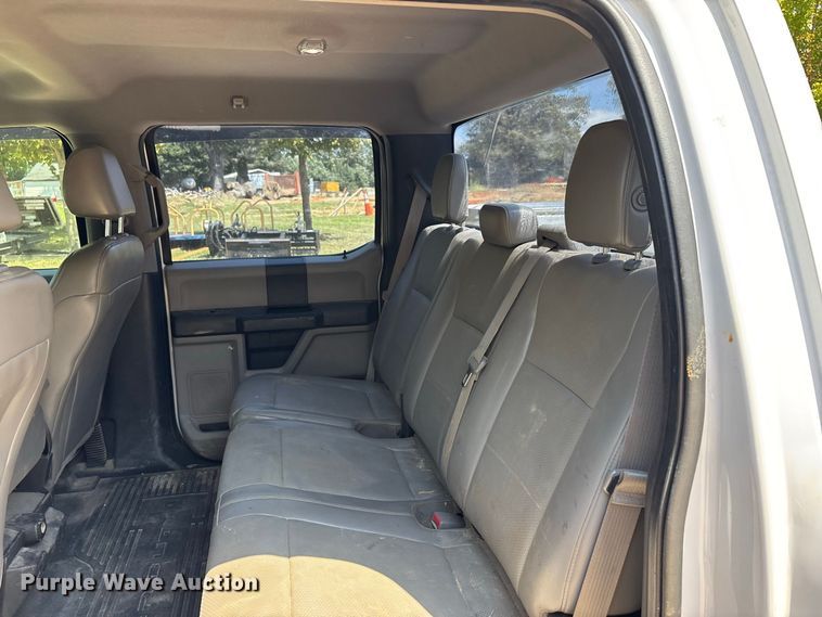 image for item ER3235 2017 Ford F250 Super Duty Crew Cab utility bed pickup truck