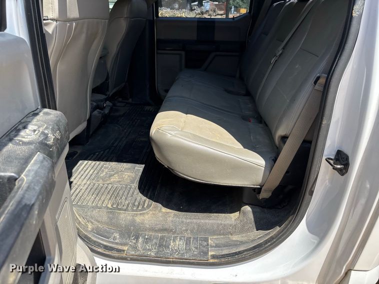 image for item ER3235 2017 Ford F250 Super Duty Crew Cab utility bed pickup truck
