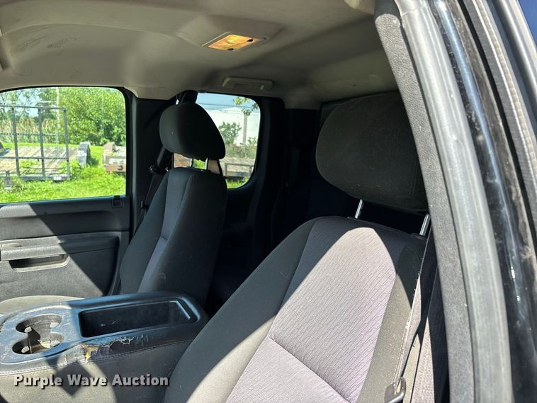 image for item ER3259 2013 Chevrolet Silverado 1500 Ext. Cab pickup truck