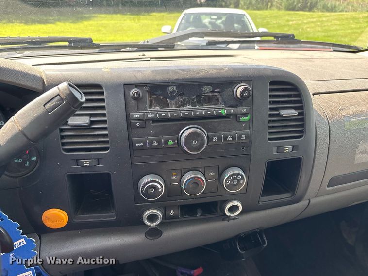 image for item ER3259 2013 Chevrolet Silverado 1500 Ext. Cab pickup truck