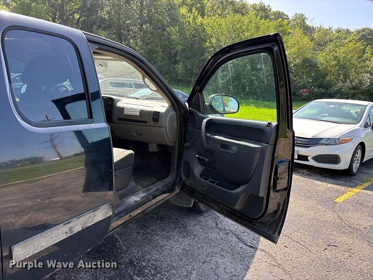 image for item ER3259 2013 Chevrolet Silverado 1500 Ext. Cab pickup truck