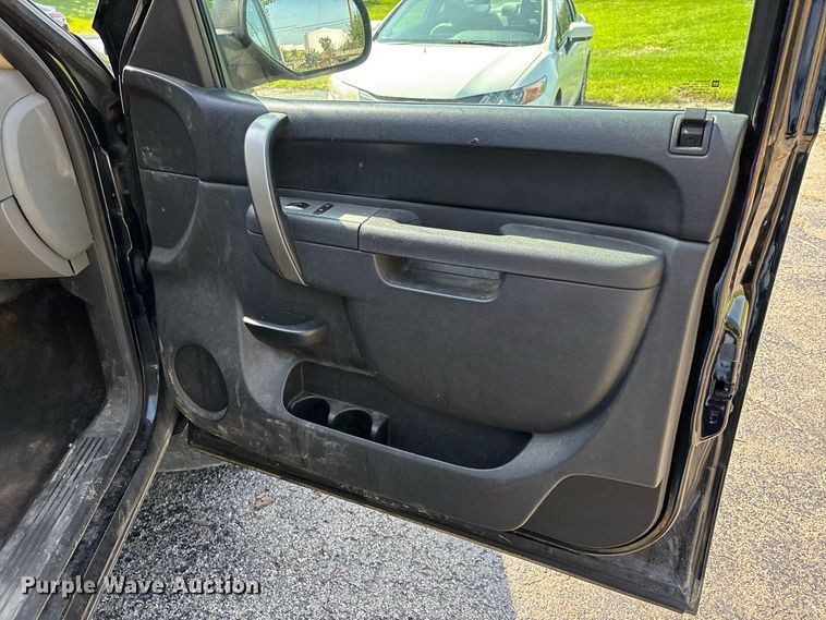 image for item ER3259 2013 Chevrolet Silverado 1500 Ext. Cab pickup truck