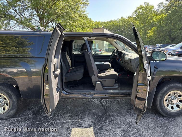 image for item ER3259 2013 Chevrolet Silverado 1500 Ext. Cab pickup truck