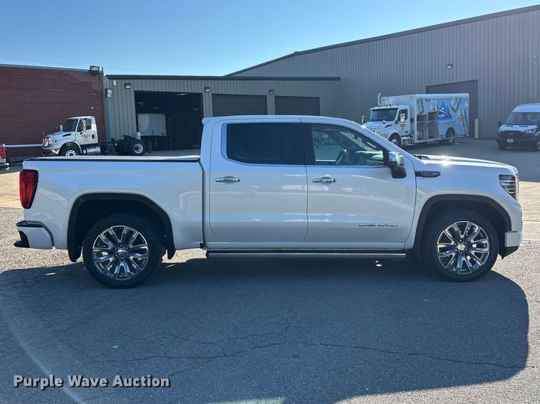 image for item ER3272 2024 GMC Sierra 1500 Crew Cab pickup truck