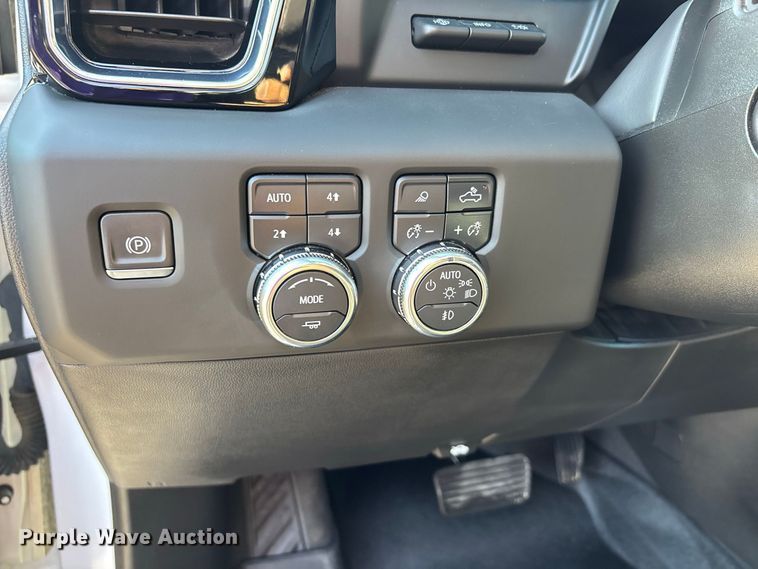 image for item ER3272 2024 GMC Sierra 1500 Crew Cab pickup truck